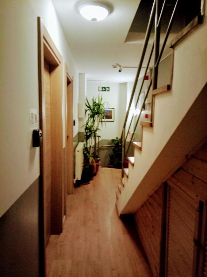 Central Guesthouse (Adults Only) Bucureşti Ngoại thất bức ảnh