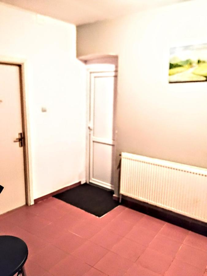 Central Guesthouse (Adults Only) Bucureşti Ngoại thất bức ảnh