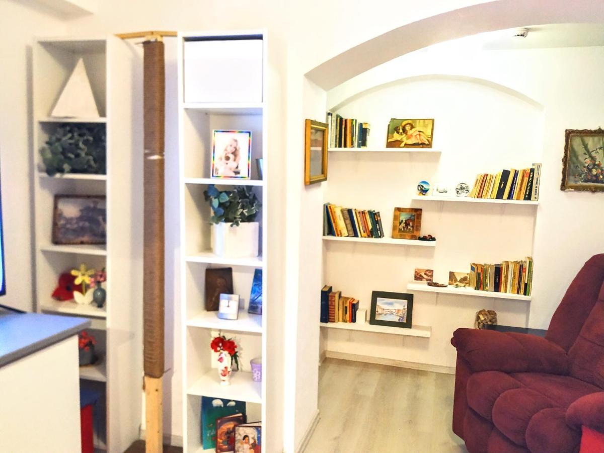 Central Guesthouse (Adults Only) Bucureşti Ngoại thất bức ảnh