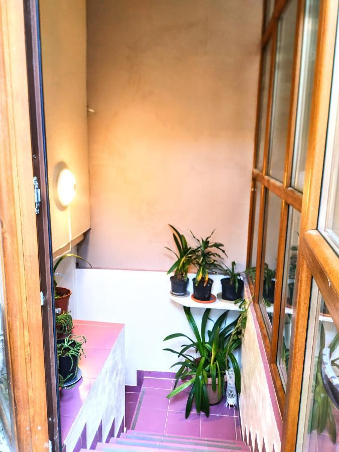 Central Guesthouse (Adults Only) Bucureşti Ngoại thất bức ảnh