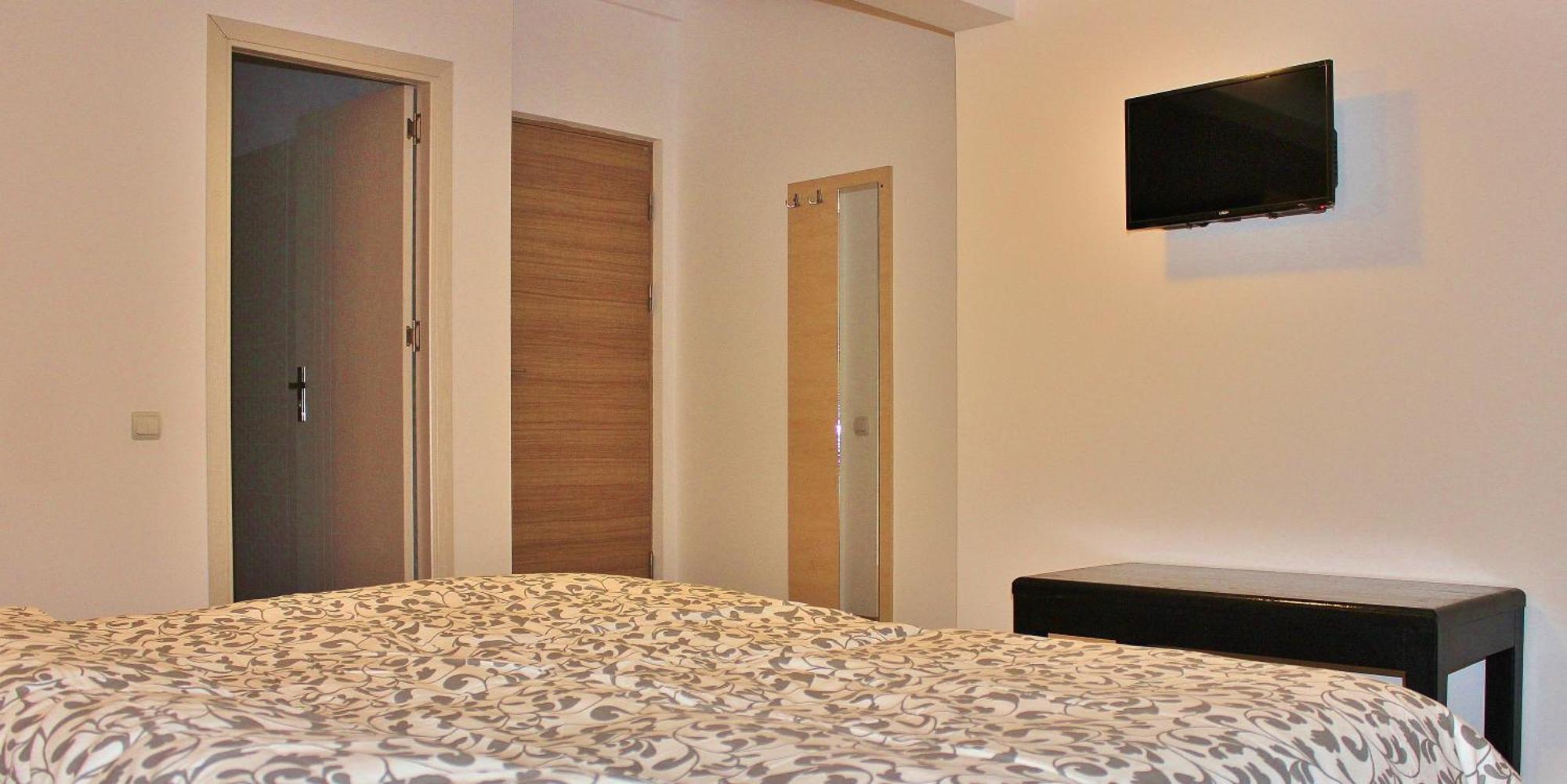 Central Guesthouse (Adults Only) Bucureşti Ngoại thất bức ảnh