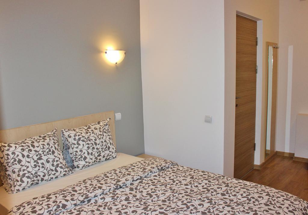 Central Guesthouse (Adults Only) Bucureşti Ngoại thất bức ảnh