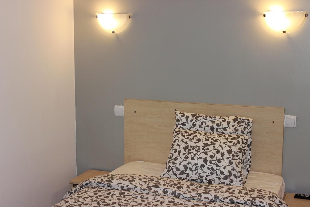 Central Guesthouse (Adults Only) Bucureşti Ngoại thất bức ảnh