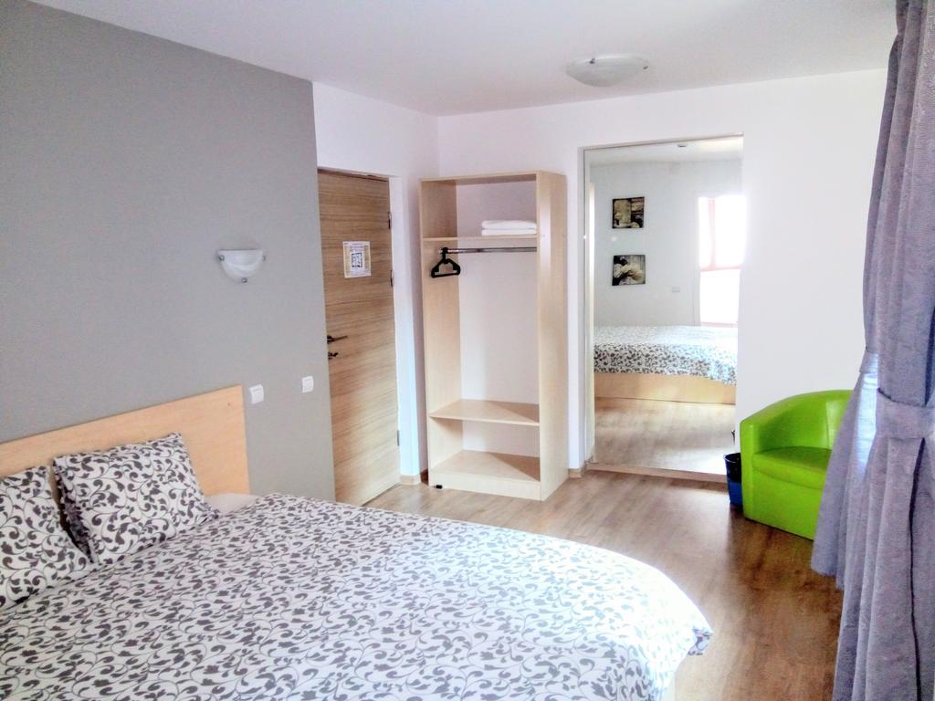 Central Guesthouse (Adults Only) Bucureşti Ngoại thất bức ảnh