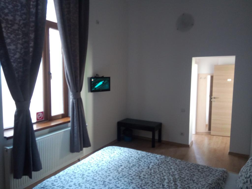 Central Guesthouse (Adults Only) Bucureşti Ngoại thất bức ảnh