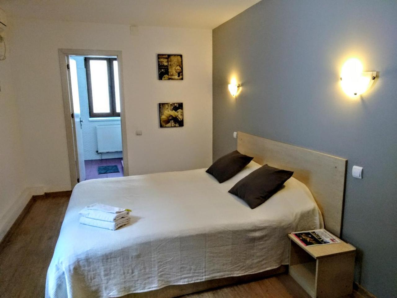 Central Guesthouse (Adults Only) Bucureşti Ngoại thất bức ảnh