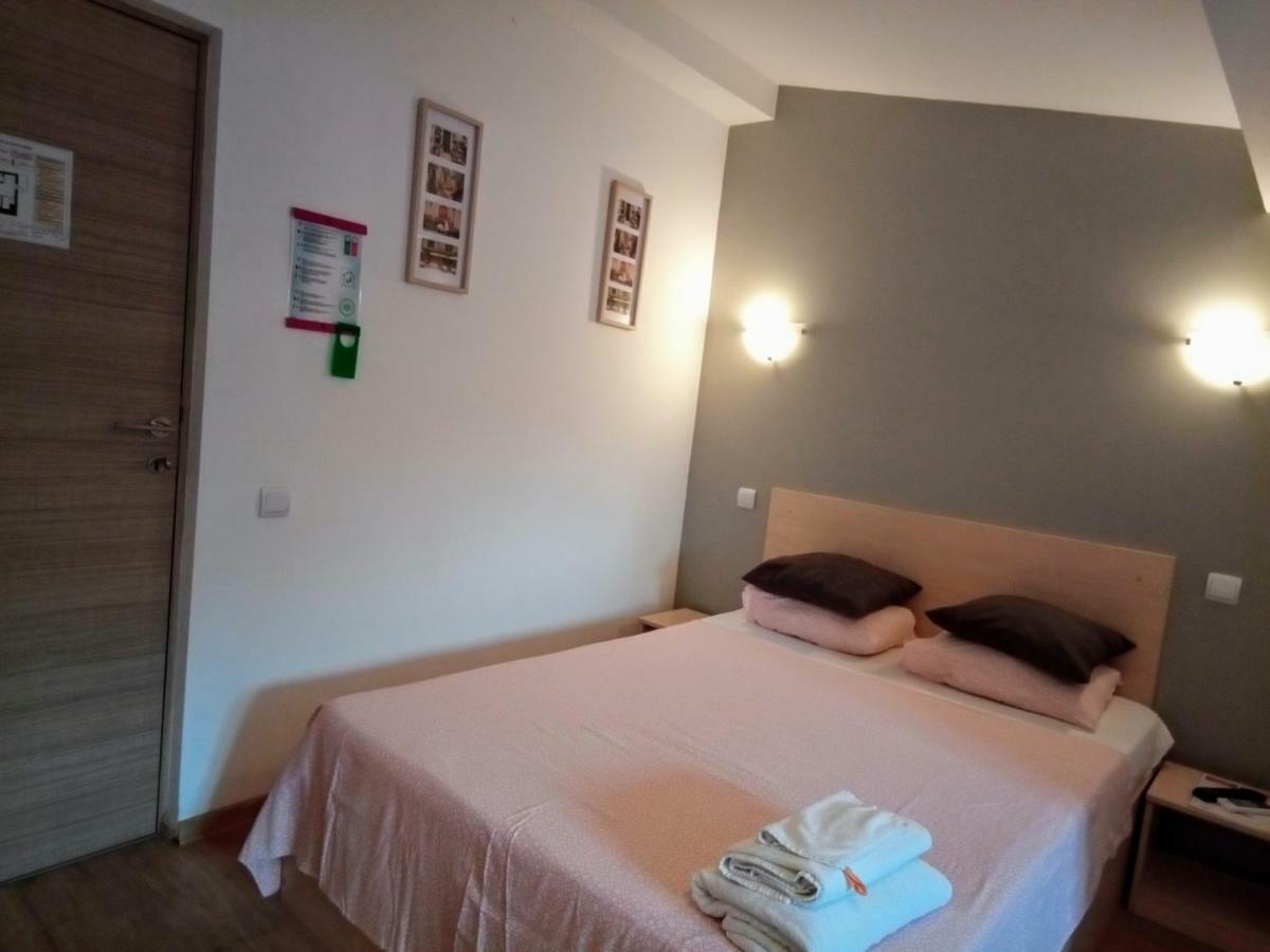 Central Guesthouse (Adults Only) Bucureşti Ngoại thất bức ảnh