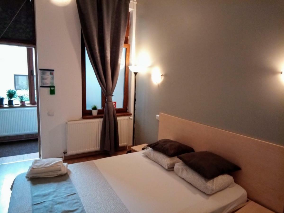 Central Guesthouse (Adults Only) Bucureşti Ngoại thất bức ảnh