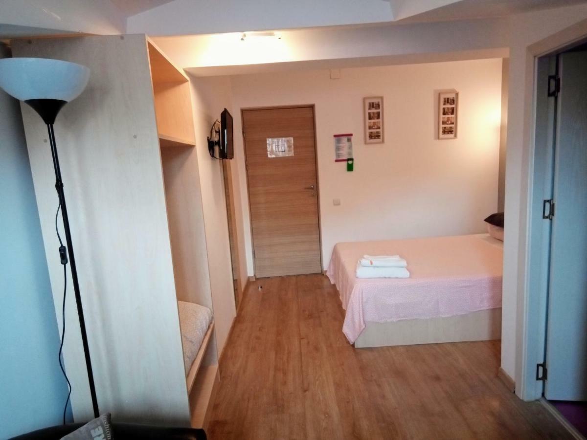 Central Guesthouse (Adults Only) Bucureşti Ngoại thất bức ảnh