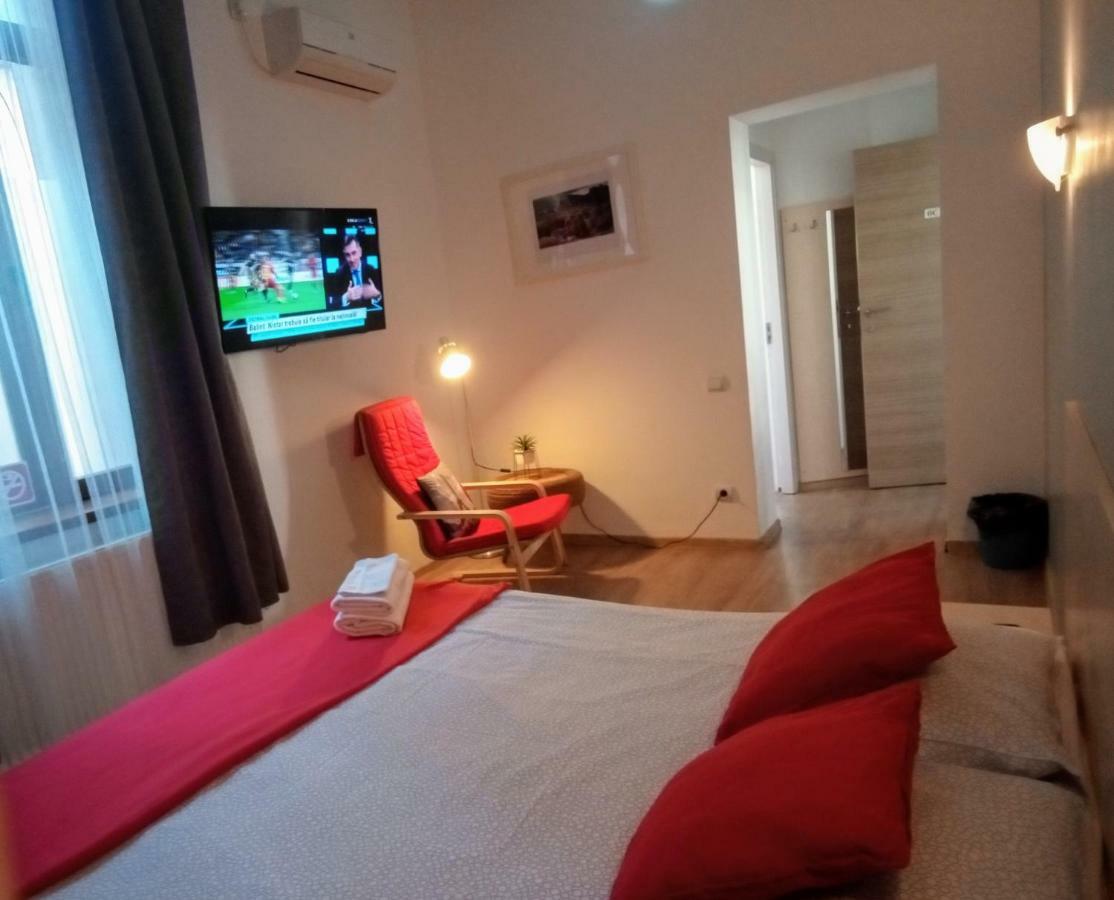 Central Guesthouse (Adults Only) Bucureşti Ngoại thất bức ảnh