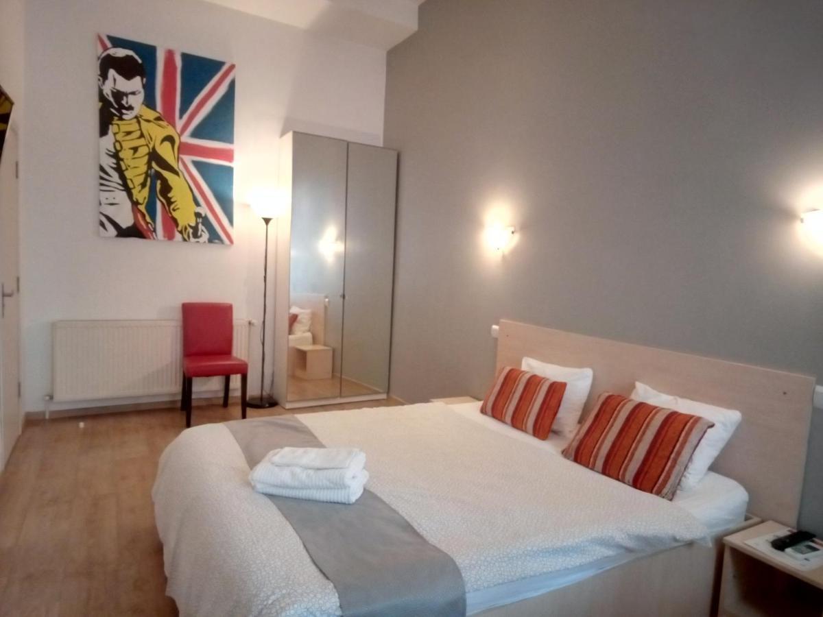 Central Guesthouse (Adults Only) Bucureşti Ngoại thất bức ảnh