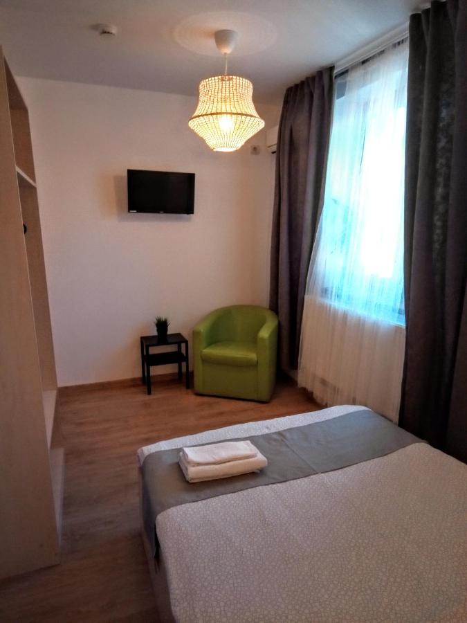 Central Guesthouse (Adults Only) Bucureşti Ngoại thất bức ảnh
