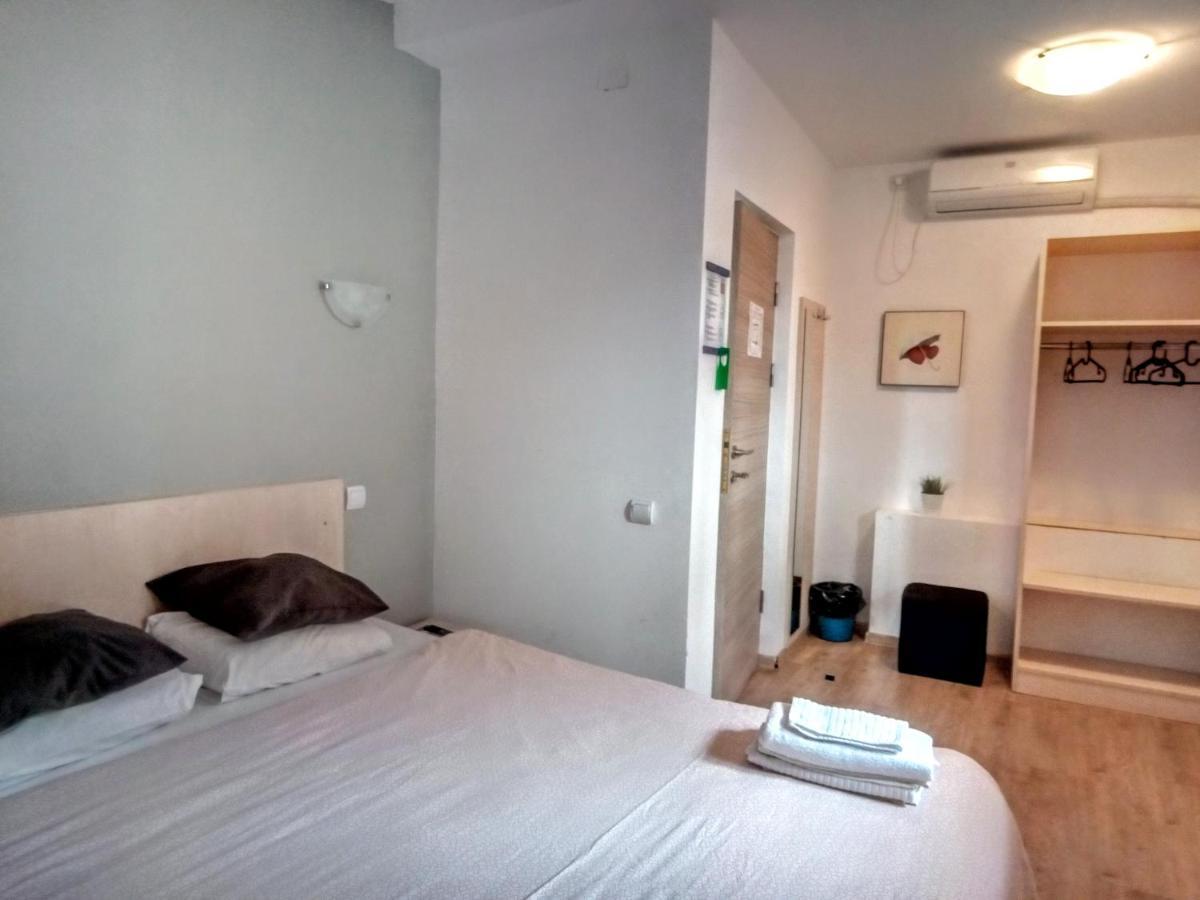 Central Guesthouse (Adults Only) Bucureşti Ngoại thất bức ảnh